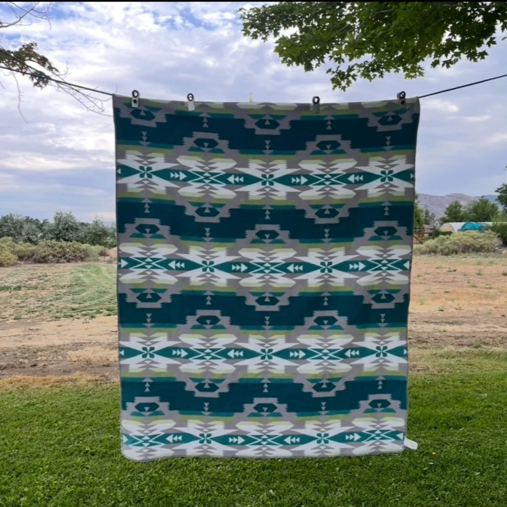 PENDLETON Jacquard Throw Reversible Avra Valley Gray 61” x 51” Aztec Western.